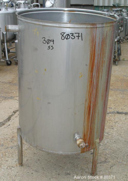 USED: Tank, 200 gallon, 304 stainless steel, vertical. 36" diameter x46" straight side. Open top with cover, 1" sloped botto...