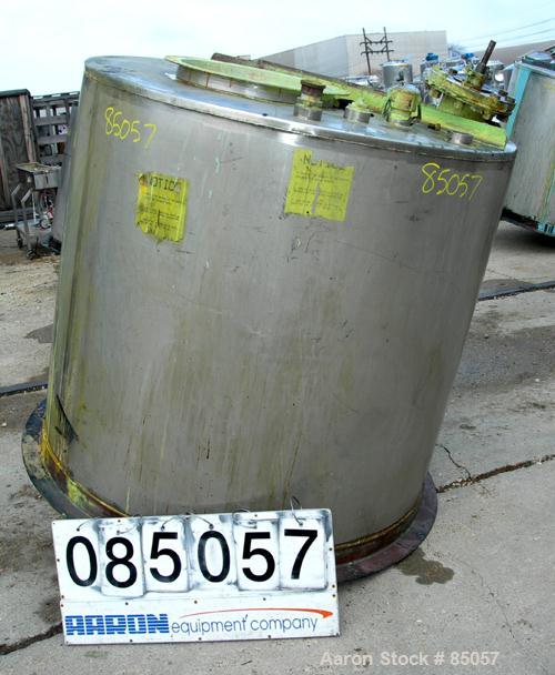 USED: Mix tank, 525 gallon, 304 stainless steel, vertical. 54" diameter x 51" straight side. Flat top, slight coned bottom. Off center Lightnin top mounted agitator, model N33G-75. 1-1/2" diameter ca...