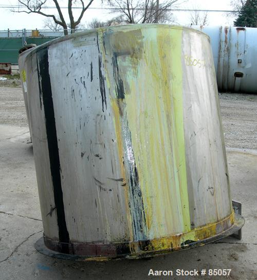 USED: Mix tank, 525 gallon, 304 stainless steel, vertical. 54" diameter x 51" straight side. Flat top, slight coned bottom. Off center Lightnin top mounted agitator, model N33G-75. 1-1/2" diameter ca...