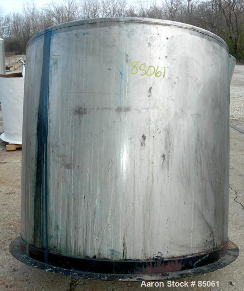 USED: Mix tank, 525 gallon, 304 stainless steel, vertical. 54" diameter x 51" straight side. Flat top, slight coned bottom. Off center Lightnin top mounted agitator, model N33G-75. 1-1/2" diameter ca...