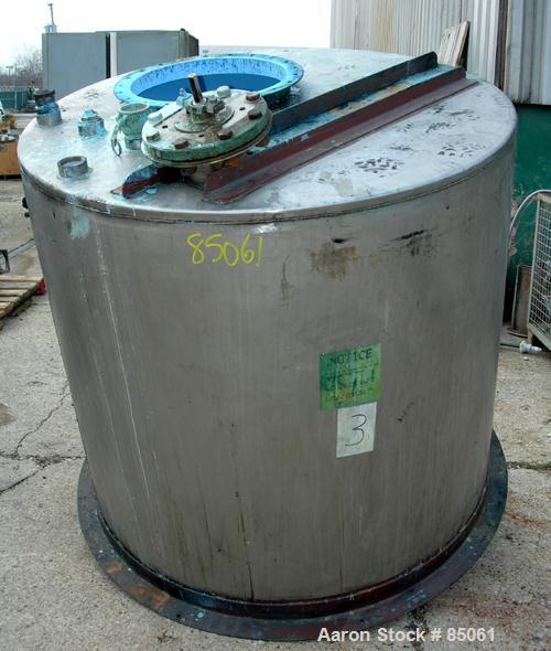 USED: Mix tank, 525 gallon, 304 stainless steel, vertical. 54" diameter x 51" straight side. Flat top, slight coned bottom. Off center Lightnin top mounted agitator, model N33G-75. 1-1/2" diameter ca...