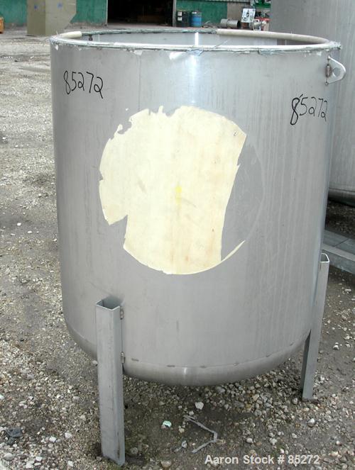 USED: Tank, 180 gallon, 304 stainless steel, vertical. 36" diameter x 38" straight side. Open top, no cover, dish bottom. 2" tri clamp center bottom outlet. Mounted on 3 stainless steel legs. Approx ...
