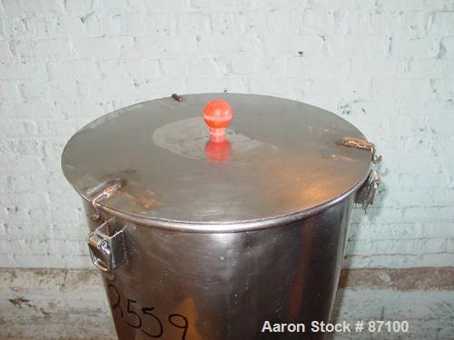USED: Mix tank, approximate 25 gallon, stainless steel. Non-jacketed chamber 17-1/2" diameter x 25" deep. Flat open top with cover, flat bottom. 4 blade bottom driven impeller. 1-1/2" diameter outlet...