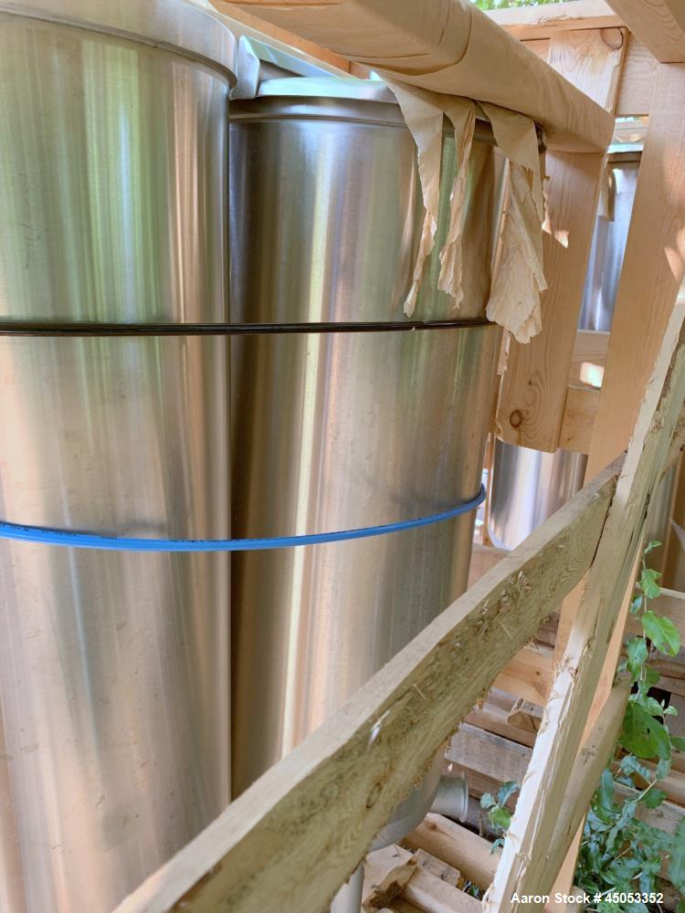 UNUSED- APV Crepaco 20 Gallon Single Wall Stainless Steel Tank. Has 2.5" sprayball with a 270 degree pattern at up to 40 gpm...