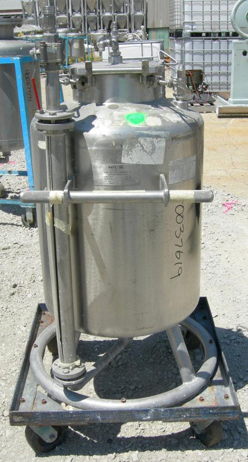 Used- Acme Pressure Tank, 40 gallon, 304 stainless steel, vertical. 22" diameter x 24" straight side, dished top and bottom....