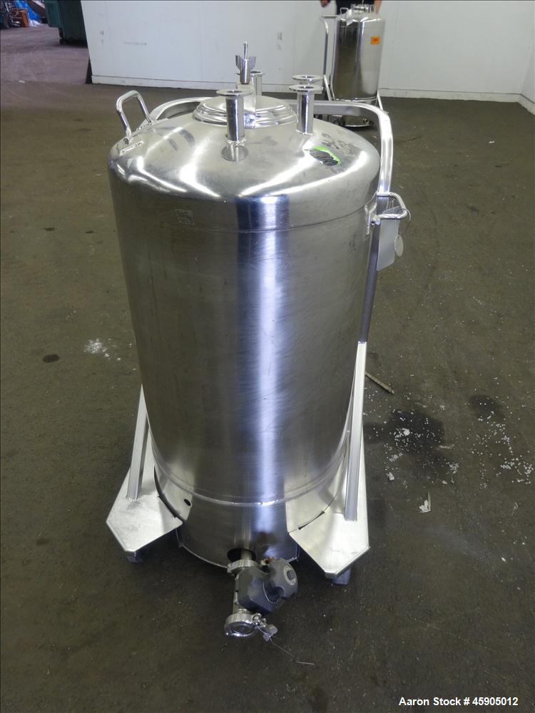 Used Alloy Products Pressure Tank, 25 Gallon, 316 Stainless Steel, Vertical. Approximate 18" diameter x 23" straight side, dished top and bottom. Internal rated 110 psi at -20 to 100 degrees F. Openi...