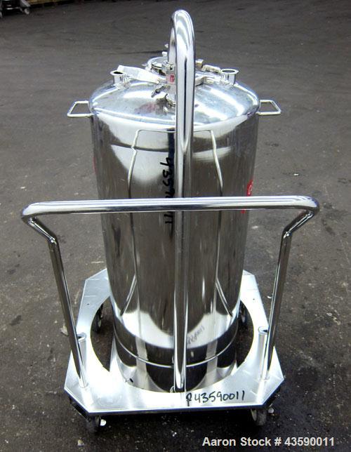 Used Alloy Products Pressure Tank, 33 Gallon, 316L Stainless Steel, Vertical. 17.71” Diameter x 29” straight side. Dished top and bottom. Internal rated 50 psi at -20 to 350 degrees F. Openings top (...