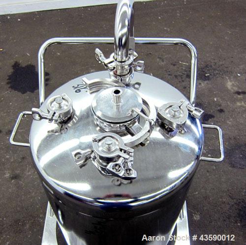 Used Alloy Products Pressure Tank, 33 Gallon, 316L Stainless Steel, Vertical. 17.71” Diameter x 29” straight side. Dished top and bottom. Internal rated 50 psi at -20 to 350 degrees F. Openings top (...