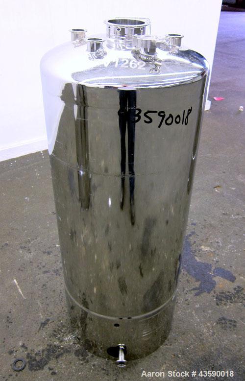 Used Alloy Products Pressure Tank, 33 Gallon, 316L Stainless Steel, Vertical. 17.71” Diameter x 29” straight side. Dished top and bottom. Internal rated Full Vacuum to 85 psi at -20 to 350 degrees F....