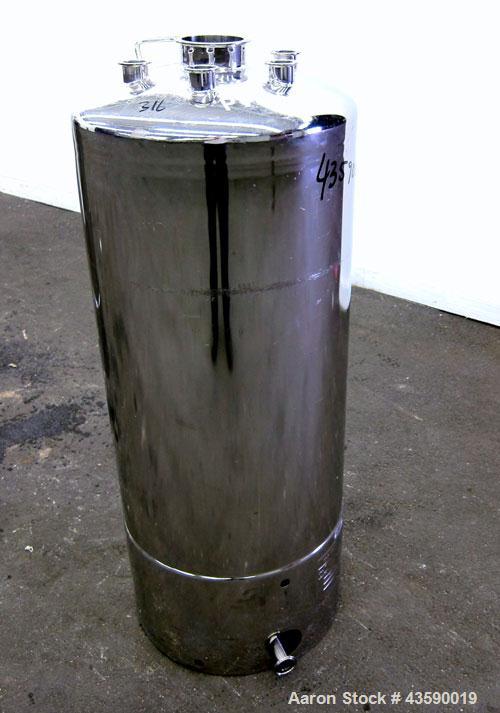 Used Alloy Products Pressure Tank, 33 Gallon, 316L Stainless Steel, Vertical. 17.71” Diameter x 29” straight side. Dished top and bottom. Internal rated Full Vacuum to 85 psi at -20 to 350 degrees F....