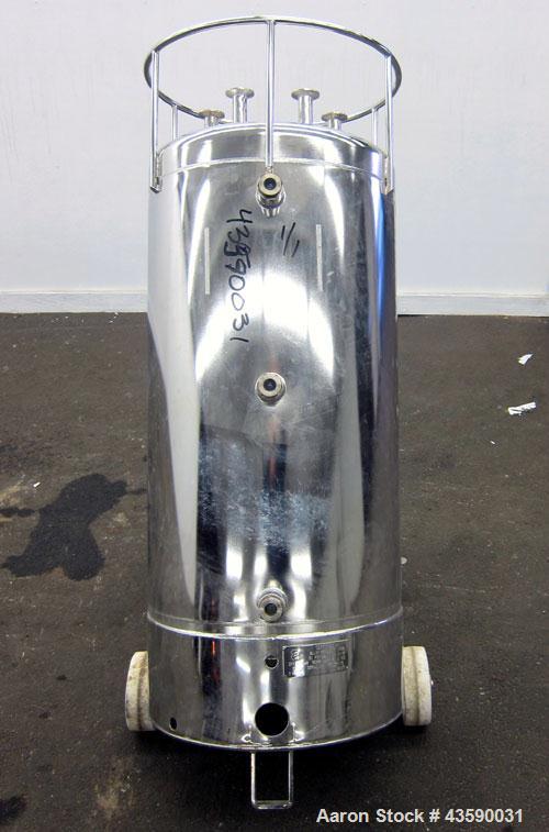 Used Alloy Products Pressure Tank, 33 Gallon, 316L Stainless Steel, Vertical. 17.71” Diameter x 29” straight side. Dished top and bottom. Internal rated 90 psi at -20 to 300 degrees F. Openings top (...