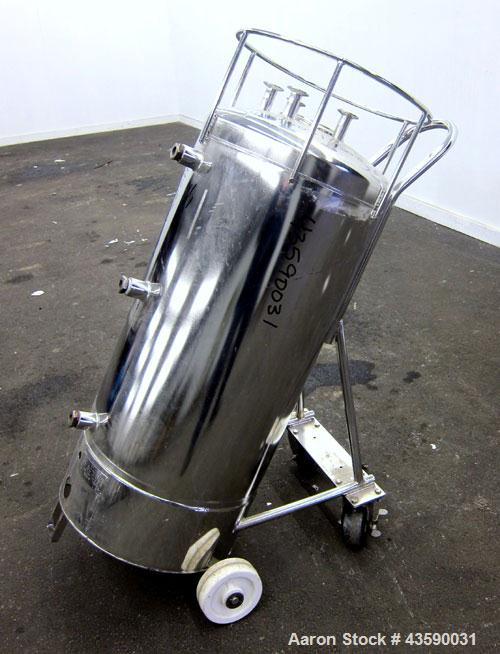 Used Alloy Products Pressure Tank, 33 Gallon, 316L Stainless Steel, Vertical. 17.71” Diameter x 29” straight side. Dished top and bottom. Internal rated 90 psi at -20 to 300 degrees F. Openings top (...