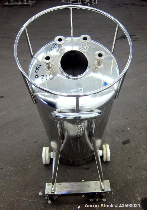 Used- Alloy Products Pressure Tank, 33 Gallon, 316L Stainless Steel, Vertical. 17.71” Diameter x 29” straight side. Dished t...