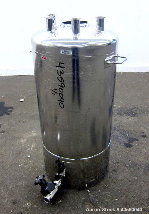 Used Alloy Products Pressure Tank, 25 Gallon, 316L Stainless Steel, Vertical. Approximate 18" diameter x 24" straight side. Dished top and bottom. Internal rated 95 psi at -20 to 100 degrees F. Openi...