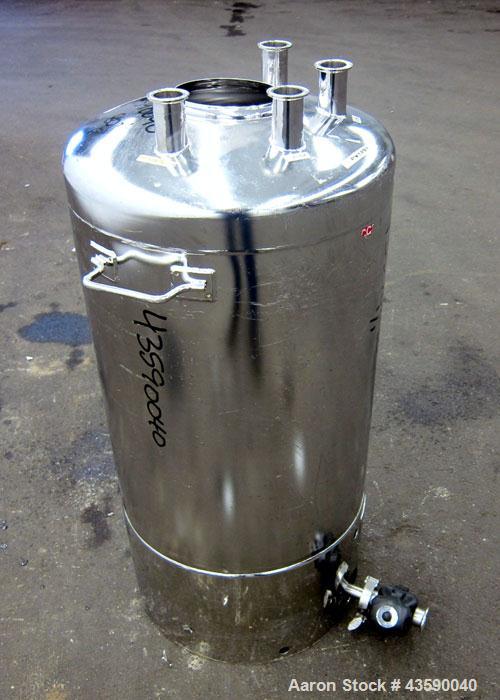 Used Alloy Products Pressure Tank, 25 Gallon, 316L Stainless Steel, Vertical. Approximate 18" diameter x 24" straight side. Dished top and bottom. Internal rated 95 psi at -20 to 100 degrees F. Openi...