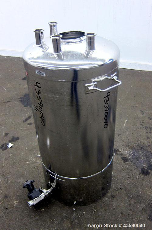 Used- Alloy Products Pressure Tank, 25 Gallon, 316L Stainless Steel, Vertical. Approximate 18" diameter x 24" straight side....