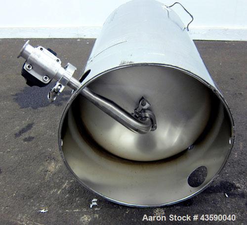 Used Alloy Products Pressure Tank, 25 Gallon, 316L Stainless Steel, Vertical. Approximate 18" diameter x 24" straight side. Dished top and bottom. Internal rated 95 psi at -20 to 100 degrees F. Openi...
