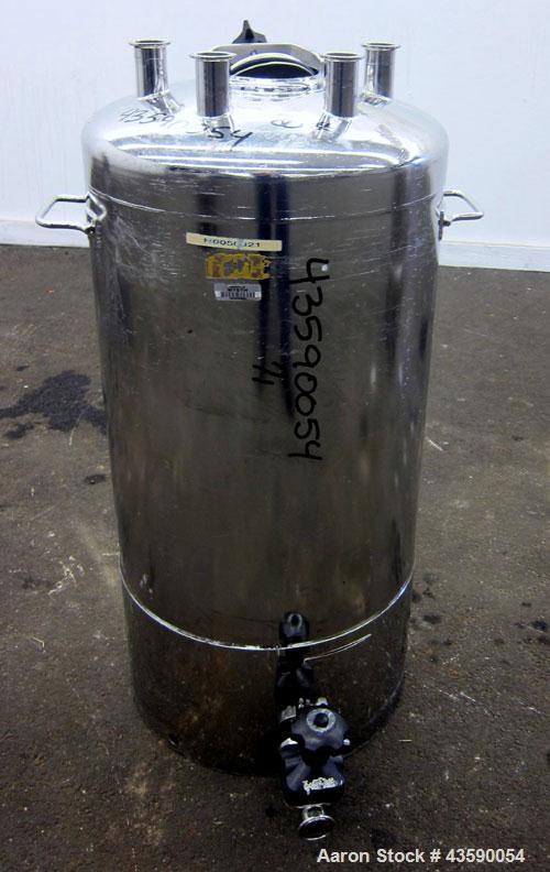 Used Alloy Products Pressure Tank, 25 Gallon, 316L Stainless Steel, Vertical. Approximate 18” diameter x 24” straight side. Dished top and bottom. Internal rated 95 psi at -20 to 100 degrees F. Openi...