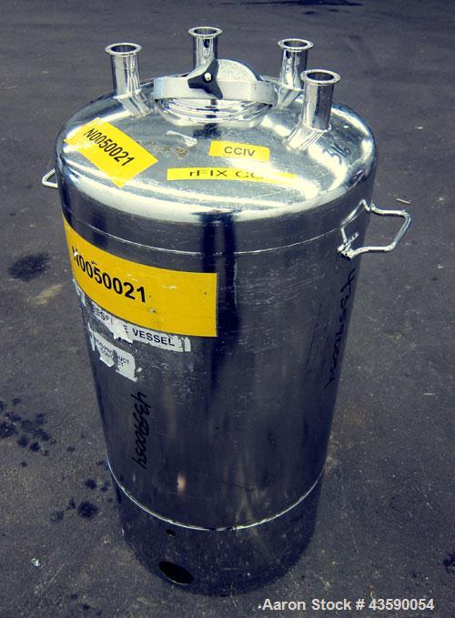 Used Alloy Products Pressure Tank, 25 Gallon, 316L Stainless Steel, Vertical. Approximate 18” diameter x 24” straight side. Dished top and bottom. Internal rated 95 psi at -20 to 100 degrees F. Openi...