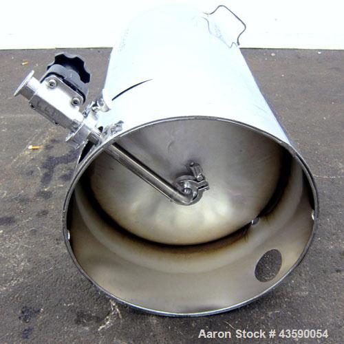 Used Alloy Products Pressure Tank, 25 Gallon, 316L Stainless Steel, Vertical. Approximate 18” diameter x 24” straight side. Dished top and bottom. Internal rated 95 psi at -20 to 100 degrees F. Openi...