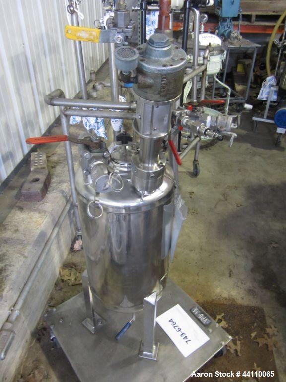 Used Alloy Products 316 vessel on platform with wheels. 130 psi @ 150 F, s#10084-001, B # 1662  with pupescentric drive