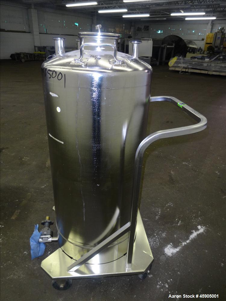 Used Alloy Products Pressure Tank, 30 Gallon, 316 Stainless Steel, Vertical. Approximate 18" diameter x 29" straight side, dished top and bottom. Internal rated 110 psi at -20 to 100 degrees F. Openi...
