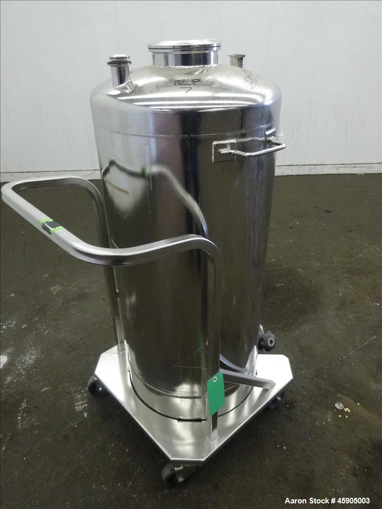 Used Alloy Products Pressure Tank, 30 Gallon, 316L Stainless Steel, Vertical. Approximate 18" diameter x 29" straight side, dished top and bottom. Internal rated 95 psi at -20 to 250 degrees F. Openi...