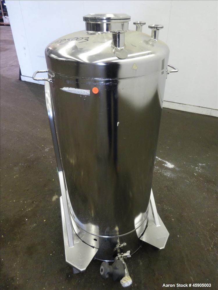 Used Alloy Products Pressure Tank, 30 Gallon, 316L Stainless Steel, Vertical. Approximate 18" diameter x 29" straight side, dished top and bottom. Internal rated 95 psi at -20 to 250 degrees F. Openi...