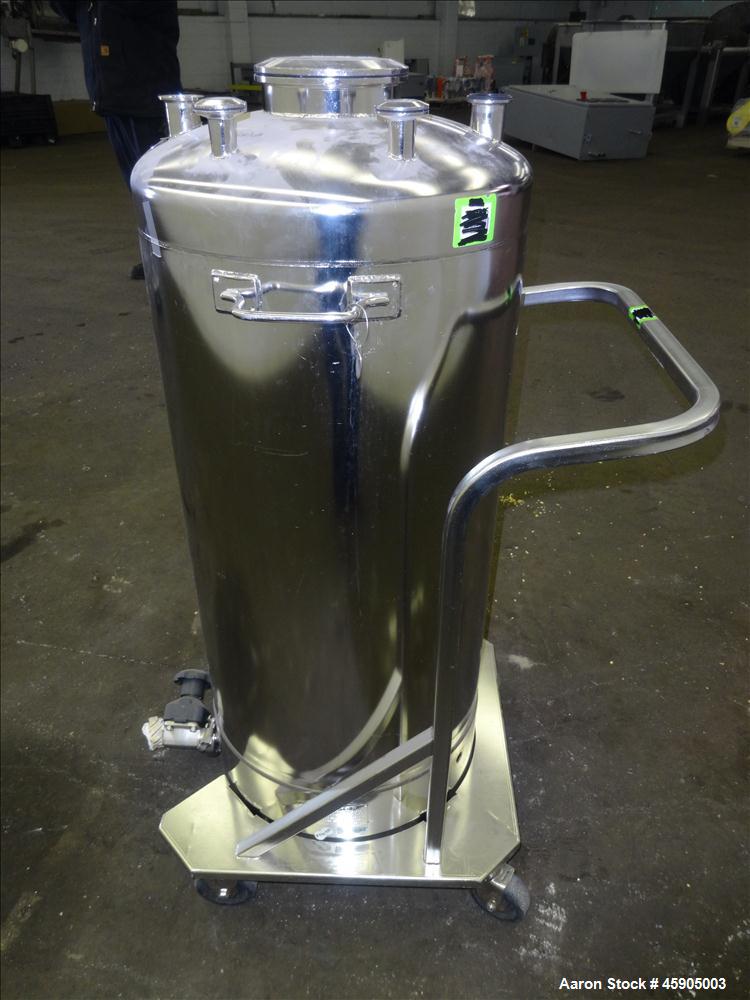 Used Alloy Products Pressure Tank, 30 Gallon, 316L Stainless Steel, Vertical. Approximate 18" diameter x 29" straight side, dished top and bottom. Internal rated 95 psi at -20 to 250 degrees F. Openi...