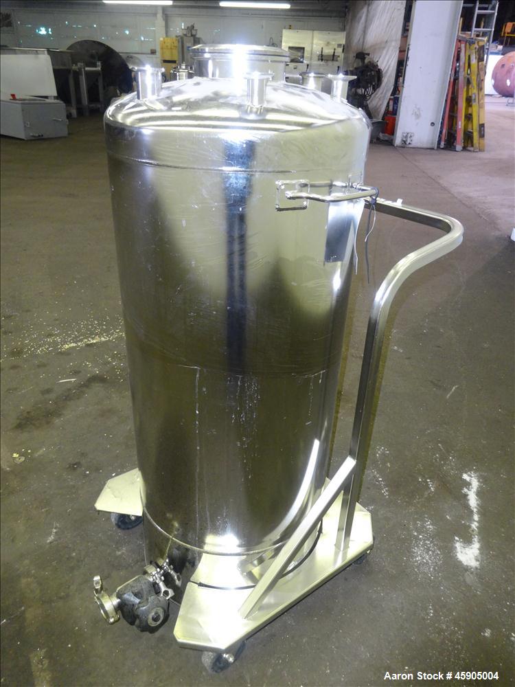 Used Alloy Products Pressure Tank, 30 Gallon, 316L Stainless Steel, Vertical. Approximate 18" diameter x 29" straight side, dished top and bottom. Internal rated 95 psi at -20 to 250 degrees F. Openi...