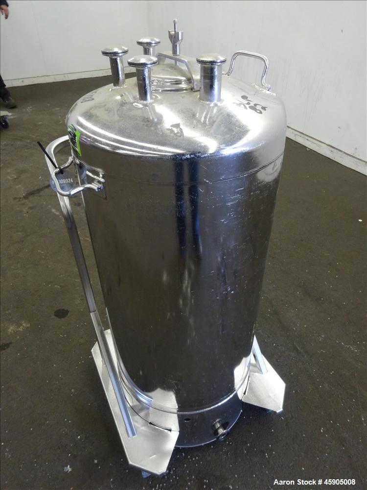 Used Alloy Products Pressure Tank, 30 Gallon, 316L Stainless Steel, Vertical. Approximate 18" diameter x 29" straight side, dished top and bottom. Internal rated 95 psi at -20 to 100 degrees F. Openi...