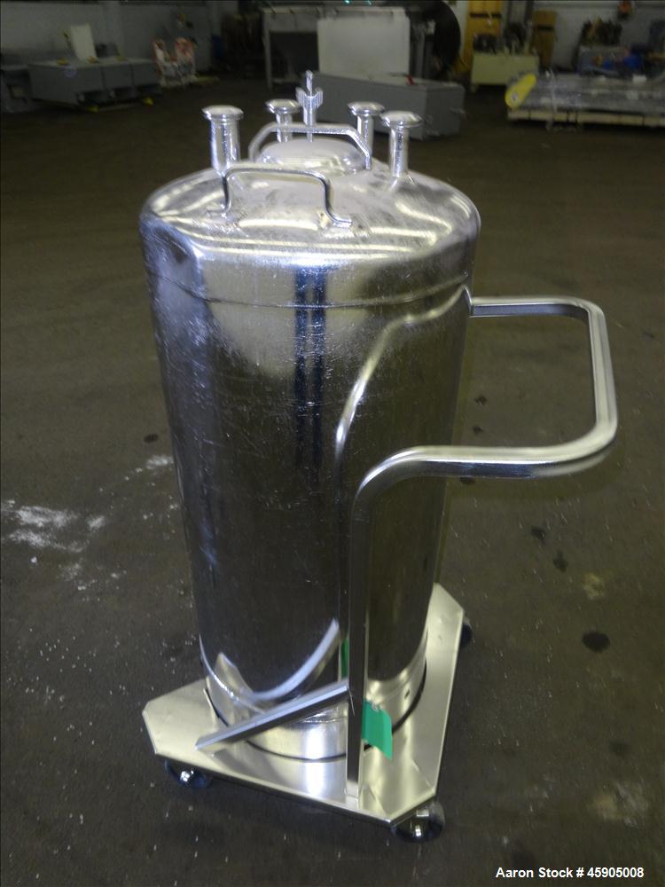 Used Alloy Products Pressure Tank, 30 Gallon, 316L Stainless Steel, Vertical. Approximate 18" diameter x 29" straight side, dished top and bottom. Internal rated 95 psi at -20 to 100 degrees F. Openi...