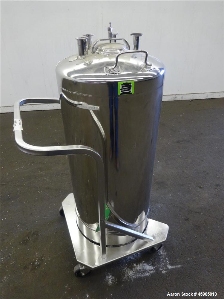 Used Alloy Products Pressure Tank, 30 Gallon, 316L Stainless Steel, Vertical. Approximate 18" diameter x 29" straight side, dished top and bottom. Internal rated 95 psi at -20 to 100 degrees F. Openi...