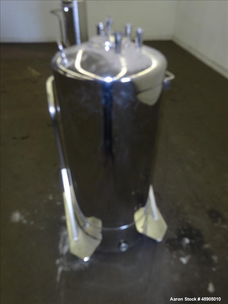 Used Alloy Products Pressure Tank, 30 Gallon, 316L Stainless Steel, Vertical. Approximate 18" diameter x 29" straight side, dished top and bottom. Internal rated 95 psi at -20 to 100 degrees F. Openi...