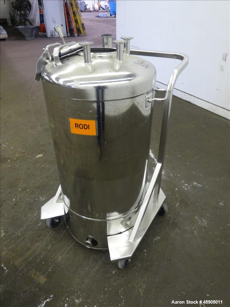 Used Alloy Products Pressure Tank, 25 Gallon, 316 Stainless Steel, Vertical. Approximate 18" diameter x 23" straight side, dished top and bottom. Internal rated 110 psi at -20 to 100 degrees F. Openi...