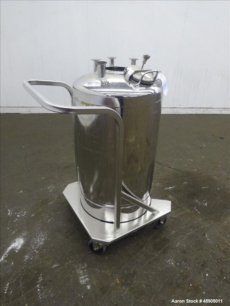 Used Alloy Products Pressure Tank, 25 Gallon, 316 Stainless Steel, Vertical. Approximate 18" diameter x 23" straight side, dished top and bottom. Internal rated 110 psi at -20 to 100 degrees F. Openi...