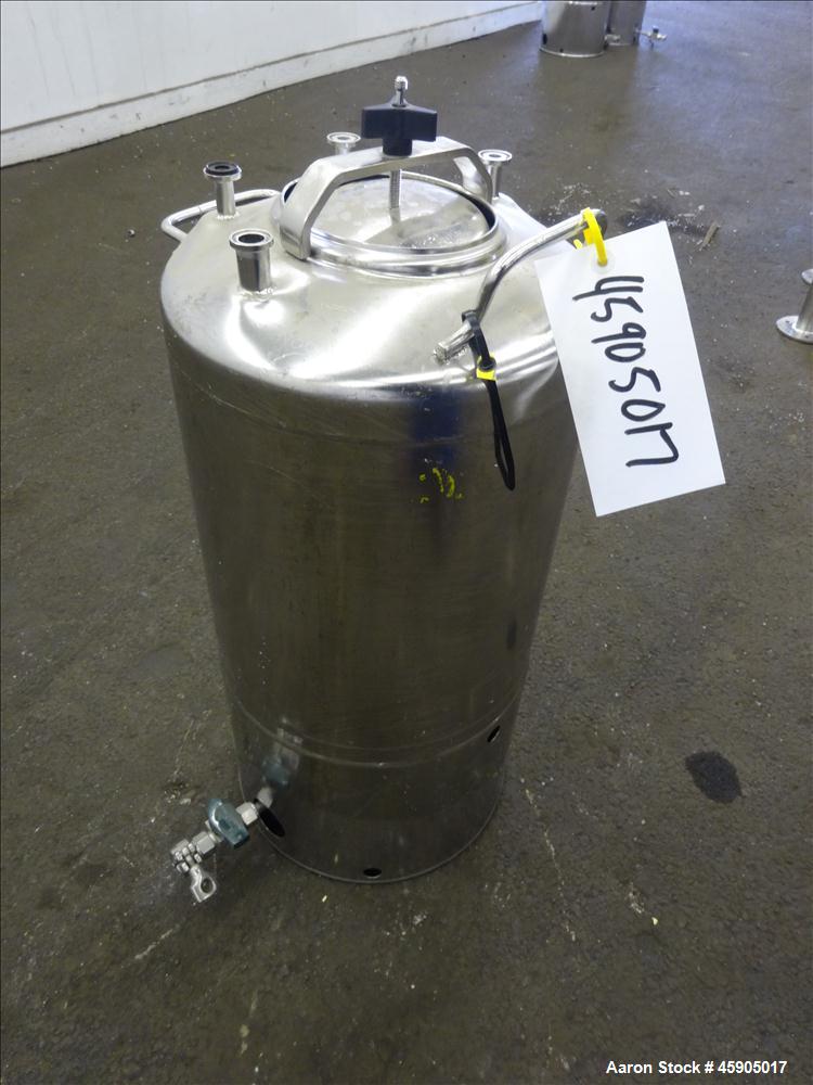 Used Alloy Products Pressure Tank, 6 Gallon, 316L Stainless Steel, Vertical. Approximate 12" diameter x 13" straight side, dished top and bottom. Internal rated 130 psi at -20 to 100 degrees F. Openi...