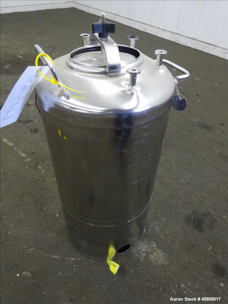 Used Alloy Products Pressure Tank, 6 Gallon, 316L Stainless Steel, Vertical. Approximate 12" diameter x 13" straight side, dished top and bottom. Internal rated 130 psi at -20 to 100 degrees F. Openi...