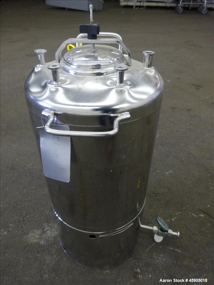 Used- Alloy Products Pressure Tank, 6 Gallon