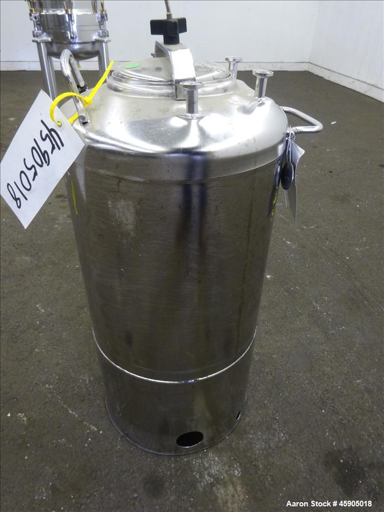 Used- Alloy Products Pressure Tank, 6 Gallon