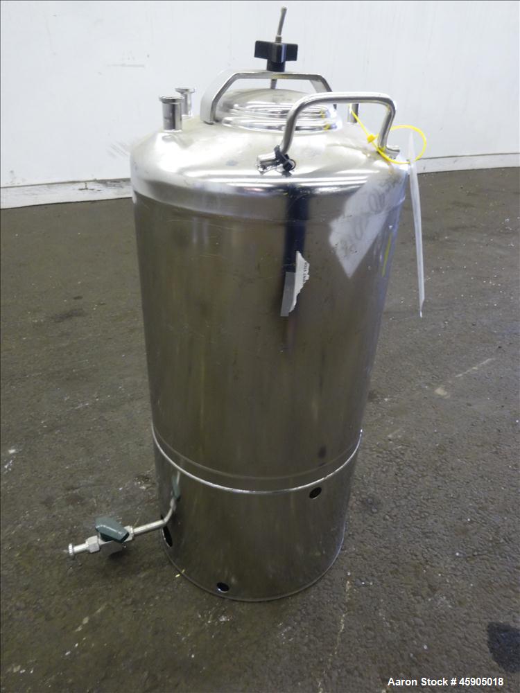 Used Alloy Products Pressure Tank, 6 Gallon