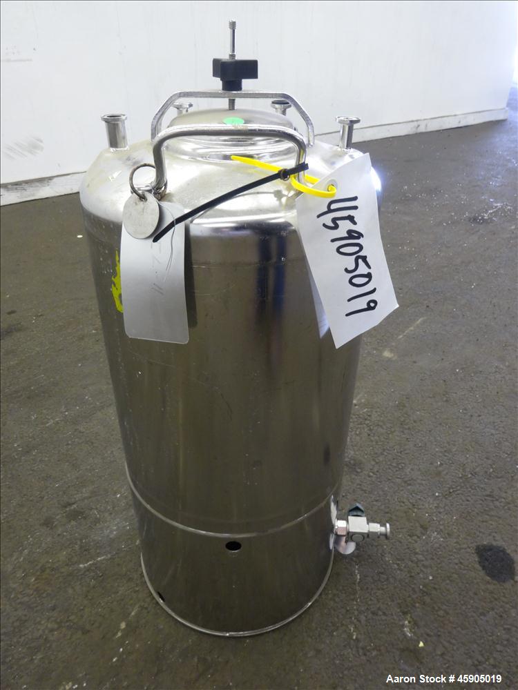 Used Alloy Products Pressure Tank, 6 Gallon, 316L Stainless Steel, Vertical. Approximate 12" diameter x 13" straight side, dished top and bottom. Internal rated 115 psi at -20 to 100 degrees F. Openi...