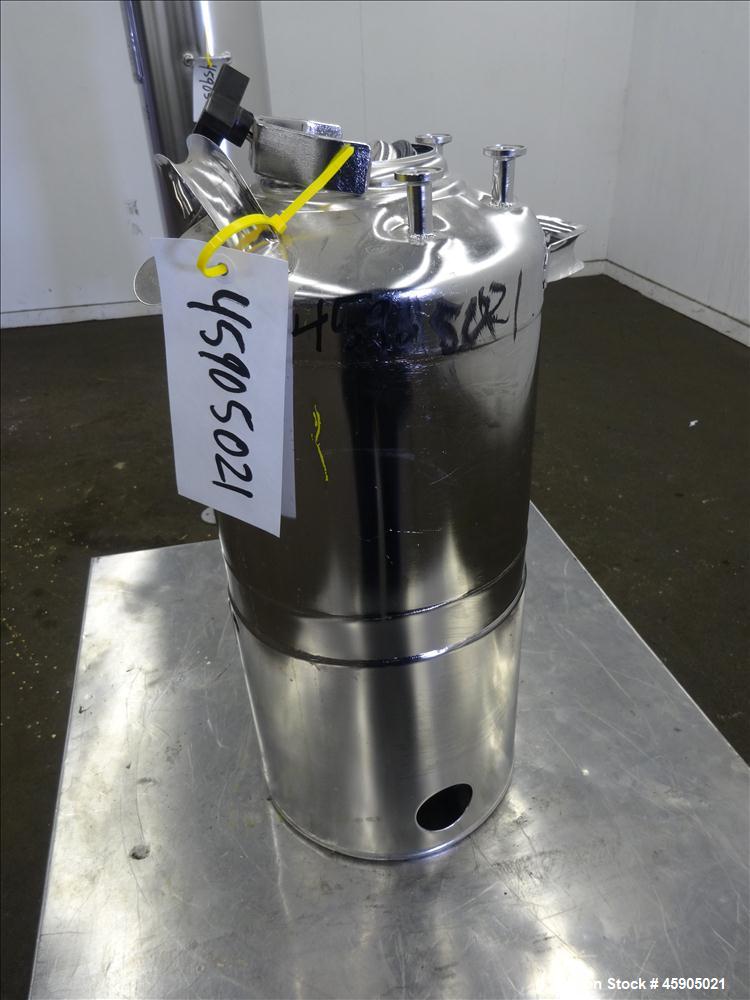 Used Alloy Products Pressure Tank, 2 Gallon, 316 Stainless Steel, Vertical. Approximate 9" diameter x 8" straight side, dished top and bottom. Internal rated 140 psi at -20 to 100 degrees F. Openings...