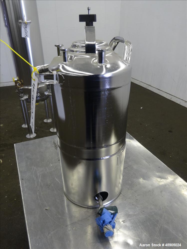 Used Alloy Products Pressure Tank, 2 Gallon, 316 Stainless Steel, Vertical. Approximate 9" diameter x 8" straight side, dished top and bottom. Internal rated 140 psi at -20 to 100 degrees F. Openings...