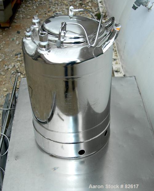 USED: Alloy Products pharmaceutical-hygienic portable pressure tank, 3 gallons, 304 stainless steel, vertical. 9" diameter x 9" straight side, dished top and bottom. Internal rated 140 psi at 100 deg...