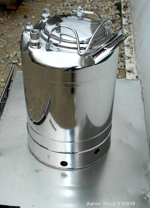 USED: Alloy Products pharmaceutical-hygienic portable pressure tank, 3 gallons, 304 stainless steel, vertical. 9" diameter x 9" straight side, dished top and bottom. Internal rated 140 psi at 100 deg...