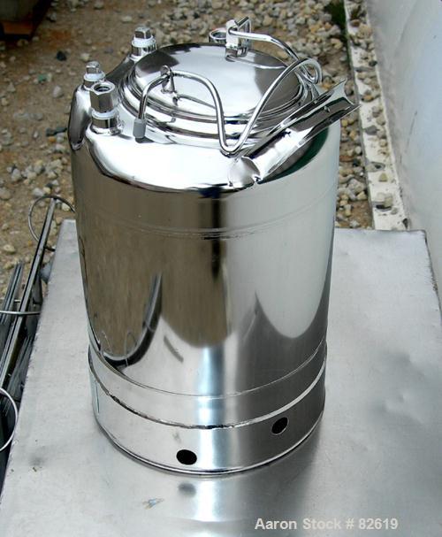 USED: Alloy Products pharmaceutical-hygienic portable pressure tank, 3 gallons, 304 stainless steel, vertical. 9" diameter x 9" straight side, dished top and bottom. Internal rated 140 psi at 100 deg...