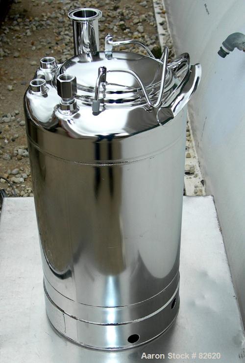 USED: Alloy Products pharmaceutical-hygienic portable pressure tank, 4 gallons, 304 stainless steel, vertical. 9" diameter x 12" straight side, dished top and bottom. Internal rated 140 psi at 100 de...
