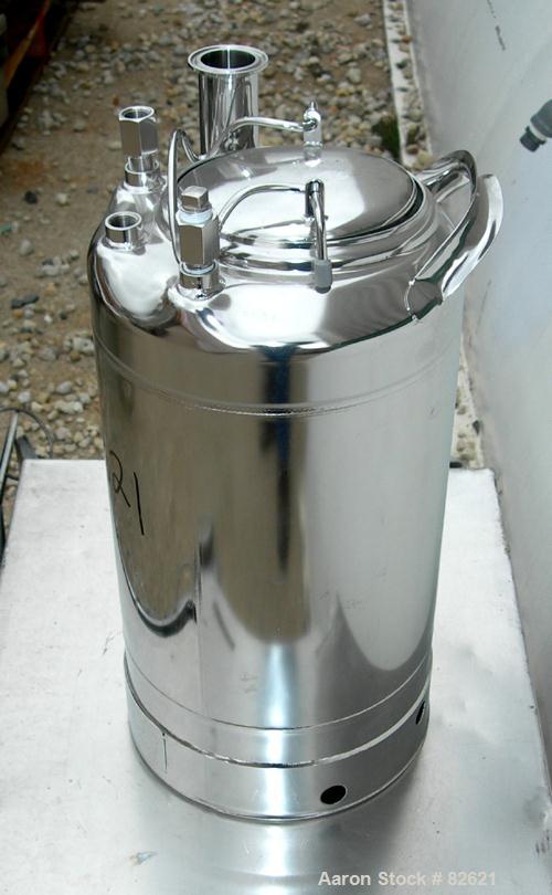 USED: Alloy Products pharmaceutical-hygienic portable pressure tank, 4 gallons, 304 stainless steel, vertical. 9" diameter x 12" straight side, dished top and bottom. Internal rated 140 psi at 100 de...