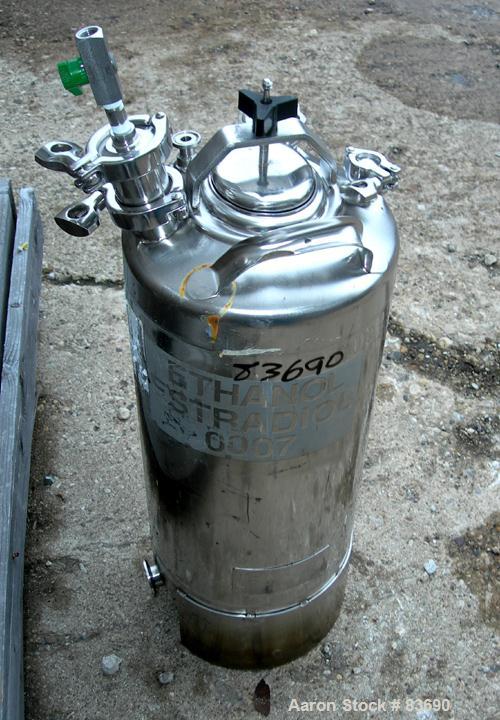 USED: Alloy Products Pressure Tank, 5 gallon, 316 stainless steel, vertical. 9" diameter x 18" straight side. Dished top and bottom. Internal rated 100 psi at 250 deg F. Openings: top (3) 1/4" tri cl...